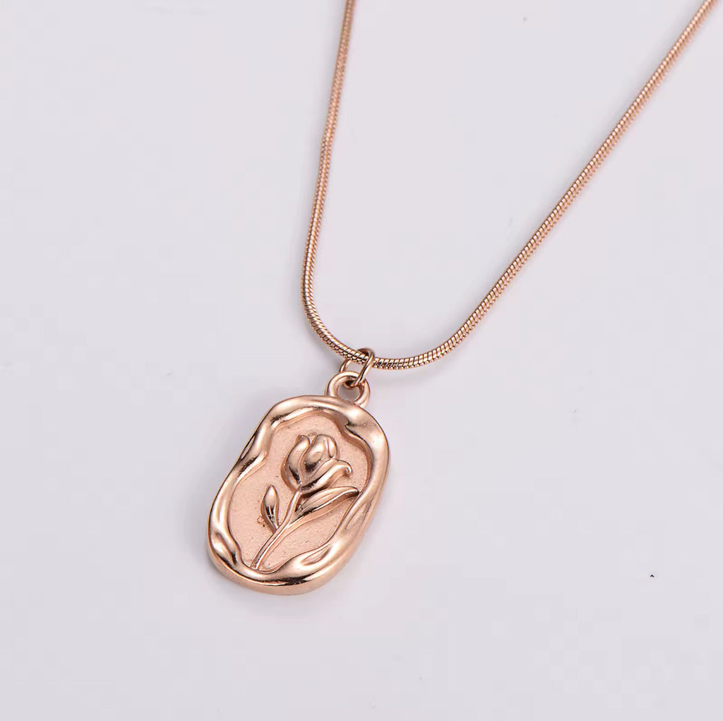Rosie Pendant Necklace